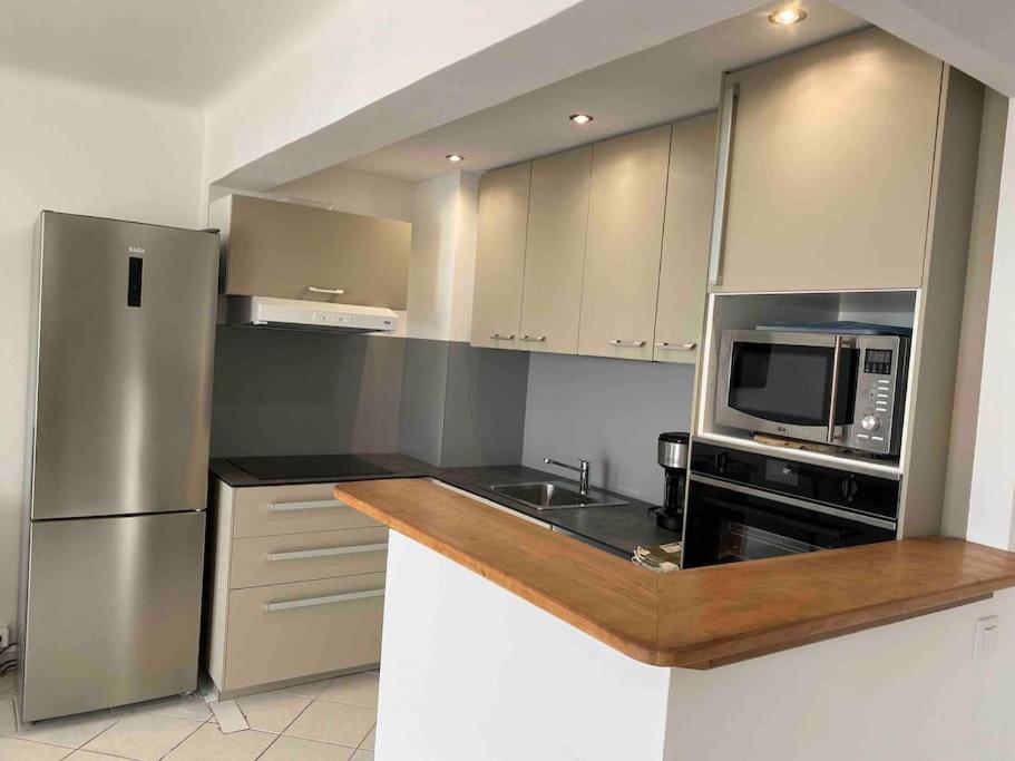 T3 Sur La Plage Vue Feerique Mer,Wifi, Parking Inclus , Clim La Ciotat Buitenkant foto